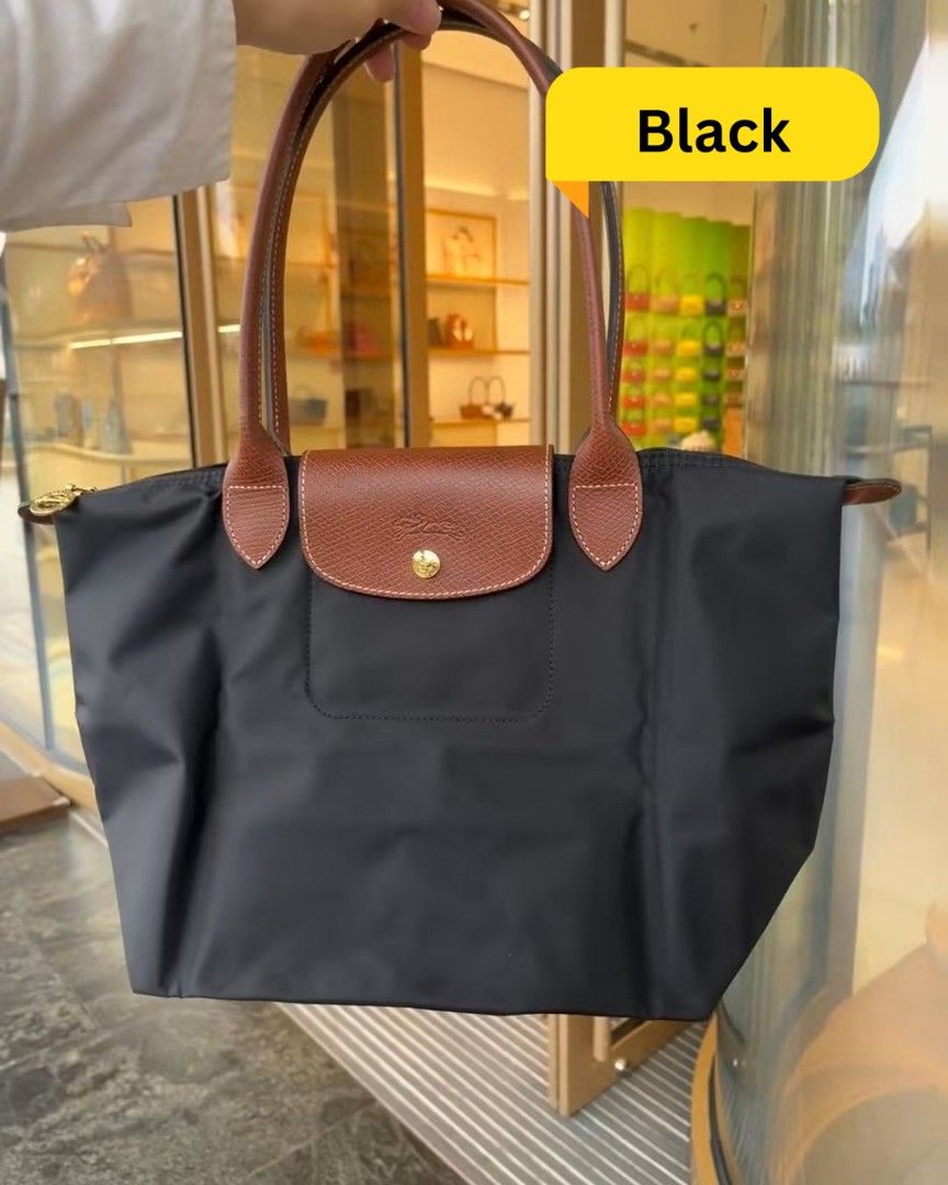 Longchamp Le Pliage Original Large Tote in Black (Category: Tote Bags) located in Manila. Submitted by mahaechn (Listing ID 1470308104, Image 1). Description: 📌 ON HAND ‼️ 👜 Longchamp Le Pliage Green Large Tote ✨ Brand new and sealed — with paper bag! Super cute, compact, and perfect for your daily lakads or errands! Stylish yet spacious for all your essentials. 📏 Size: 31 cm (L - measured at the base of the bag) x 30 cm (H) x 19 cm (W ✅ With 