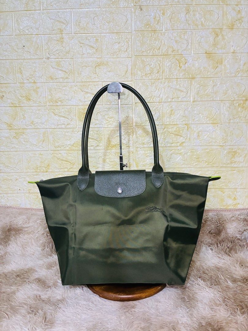 Longchamp Long Handle Large (Category: Tote Bags) located in Subic. Submitted by anabananaco. (Listing ID 1470251791, Image 1). Description: 👌 Guaranteed authentic. 👜 Preloved Bags 🎌 From Japan 🇯🇵 📦 Shipping Fee c/o buyer thru J&T or LBC. .