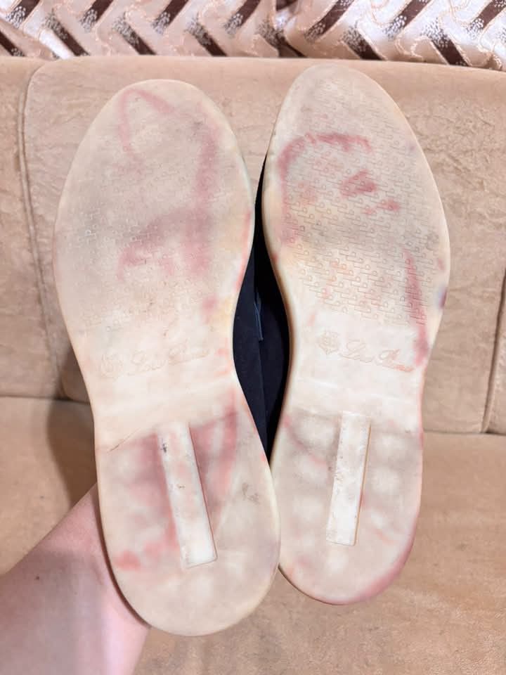 Loro Piana (Category: Sneakers & Footwear) located in Dumaguete. Submitted by camillaolshoppe2 (Listing ID 1470214644, Image 3). Description: 1st time makakuha nito for men size 44 ang ganda ni LORO P😍.