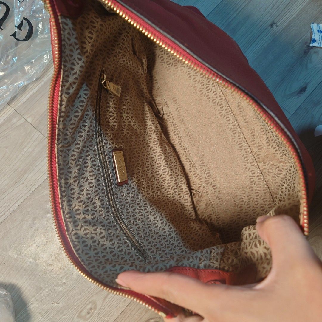Louis Quatorze shoulder bag (Category: Luxury Bags & Wallets) located in Baguio. Submitted by bellaluna01 (Listing ID 1470180952, Image 2). Description: .