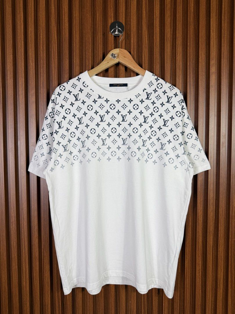 LOUIS VUITTON (Category: Tshirts & Polo Shirts ) located in Iloilo. Submitted by roadthrift.ph (Listing ID 1470227072, Image 1). Description: Dimes:23x28 L-XL Color rate:10/10 as new! Condition:10/10 .