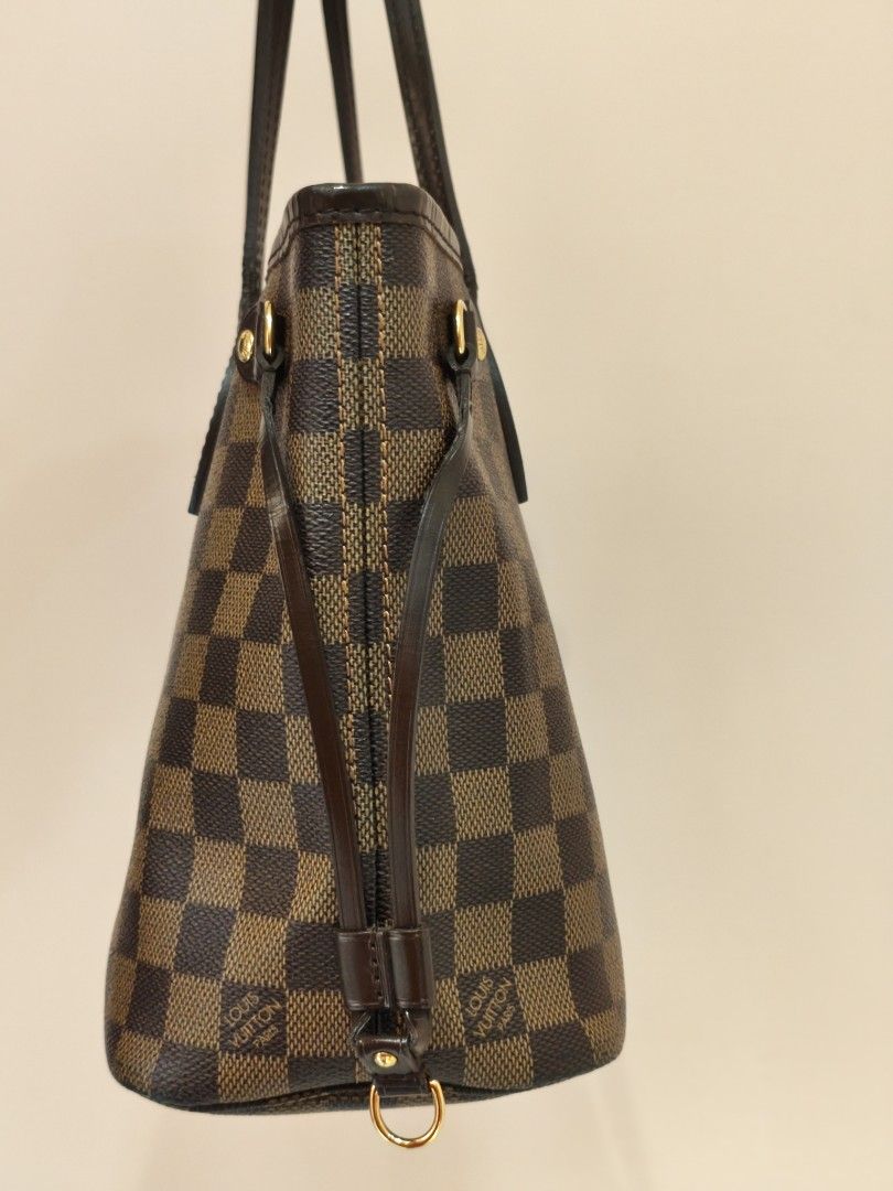 Louis Vuitton Damier Ebene Neverfull Tote Bag (Category: Luxury Bags & Wallets) located in Quezon City. Submitted by jastine20 (Listing ID 1470334490, Image 3). Description: - Authentic Louis Vuitton Damier Ebene canvas tote - Iconic brown checkerboard pattern with dark brown leather straps - Elegant gold-tone hardware details - Classic shoulder bag silhouette featuring adjustable side laces - Clean, structured design offering great everyday util