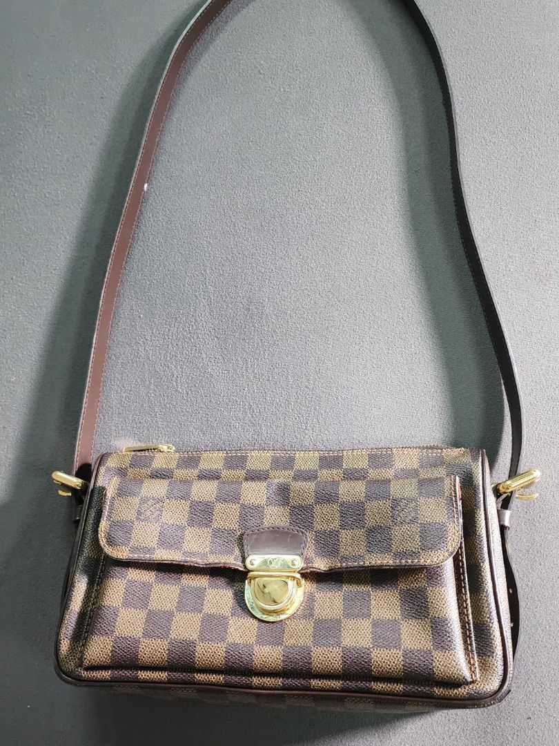 Louis Vuitton Damier Ravelo Small (Category: Luxury Bags & Wallets) located in Mandaluyong City. Submitted by amps.ae (Listing ID 1470302502, Image 3). Description: Condition : 8.5/10 ( it doesnt have any major flaw like crack or anything that affects function.; only minor which includes signs of usage) Inclusions : dustbag, paperbag Pick up at my house or meet up any for peace of mind.