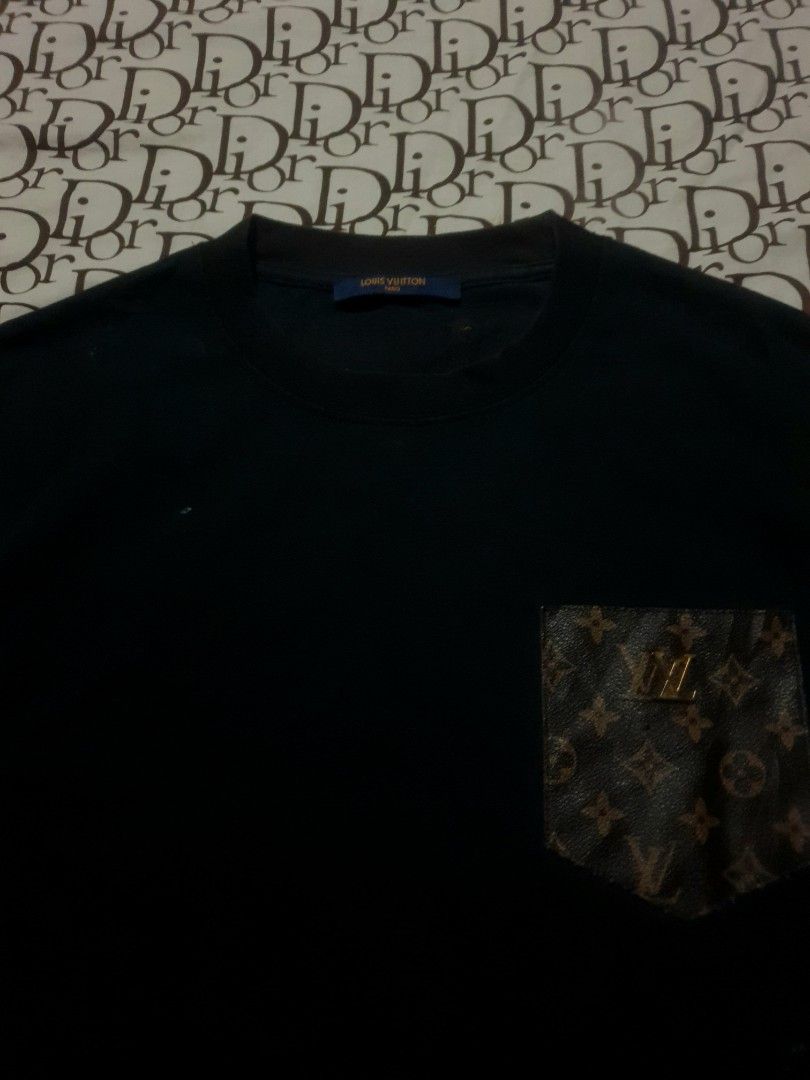 Louis Vuitton leather patch design tshirt (Category: Tshirts & Polo Shirts ) located in San Fernando. Submitted by retro.district. (Listing ID 1470344616, Image 2). Description: - Louis Vuitton tshirt LV leather patch - Size: Large (21x28) - Condition: Excellent - No issue - Color Rate: 9.5/10.