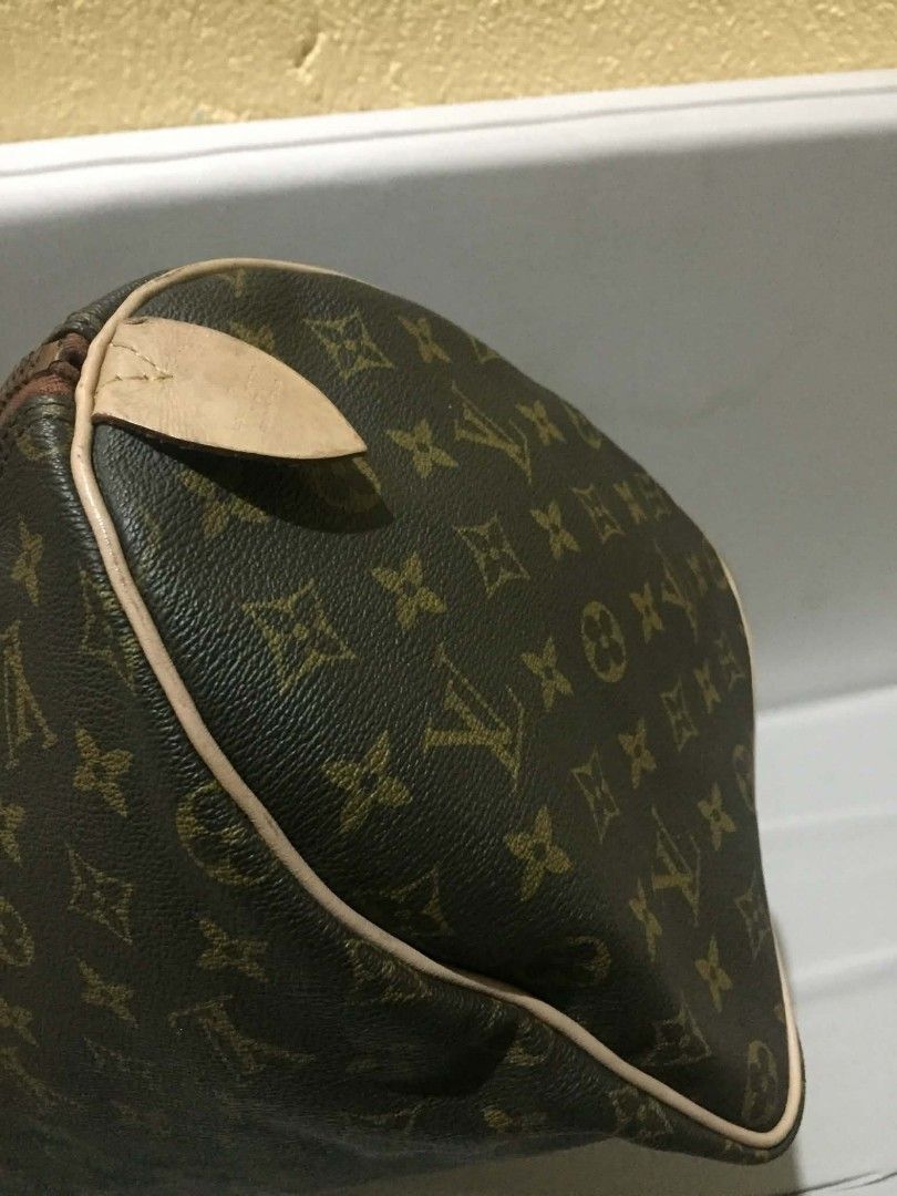 Louis Vuitton Monogram Canvas Handbags Set (Category: Luxury Bags & Wallets) located in Manila. Submitted by preloved119 (Listing ID 1470189769, Image 3). Description: - Authentic 3-piece Louis Vuitton monogram canvas set - Includes 2 duffle bags with top handles and 1 messenger bag with an adjustable strap - Classic brown and gold monogram pattern with natural leather trim - Stamped interior tag with date code VI1917 - Versatile collection great