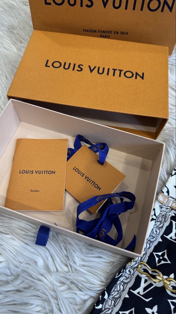 Louis Vuitton Monogram Confidential Bandeau (Category: Scarves) located in Manila. Submitted by mamk0823 (Listing ID 1470232998, Image 3). Description: Can be used as a hair, neck accessory or belt.