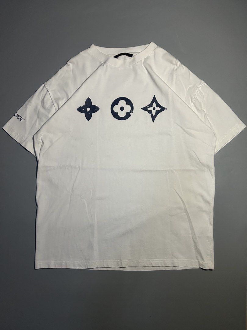 Louis Vuitton Monogram Flower White T-shirt Size M (Category: Tshirts & Polo Shirts ) located in Munoz. Submitted by itsmerhae.phoenix (Listing ID 1470176280, Image 1). Description: good condition 22/28 large see pics issue 9/10 color rate.