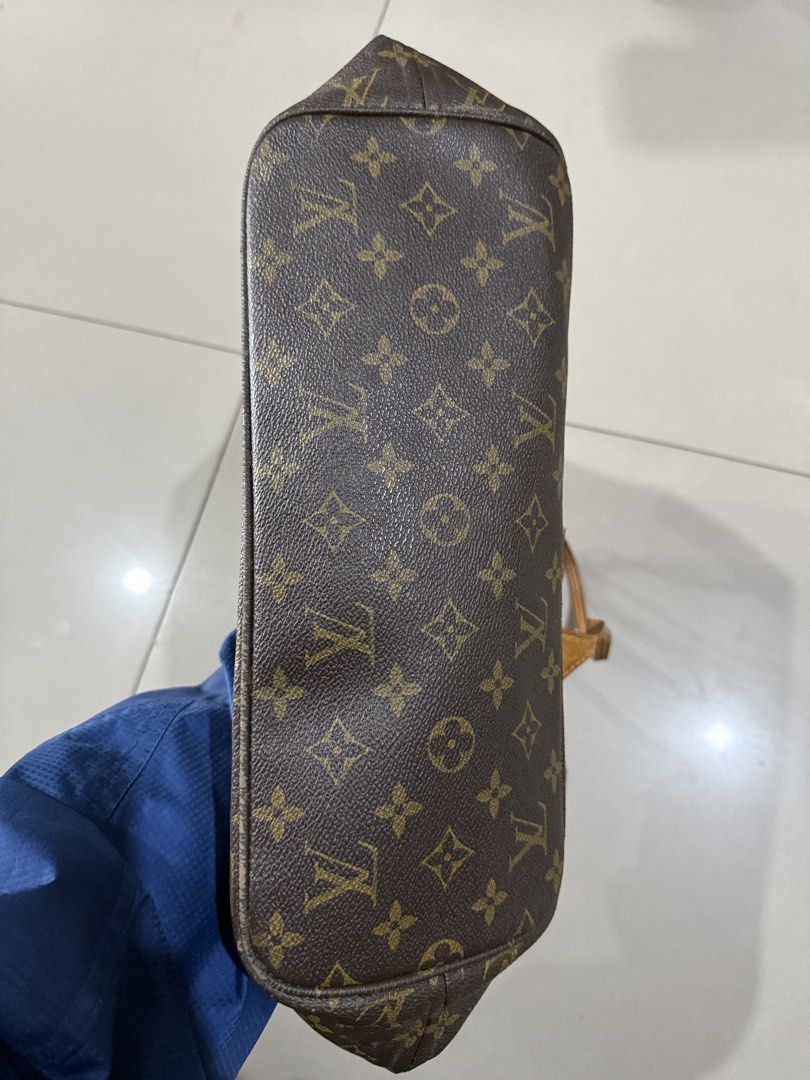 Louis Vuitton Monogram Neverfull Tote Bag (Category: Luxury Bags & Wallets) located in Bacolod City. Submitted by kitcarsonduff (Listing ID 1470182486, Image 3). Description: - Louis Vuitton Neverfull tote bag in classic Monogram canvas - Made in France (Date code: TH0077) - Iconic brown exterior with stylish striped fabric interior lining - Features dual leather shoulder straps, structured base, and an interior zipped pocket - Spacious and sturd