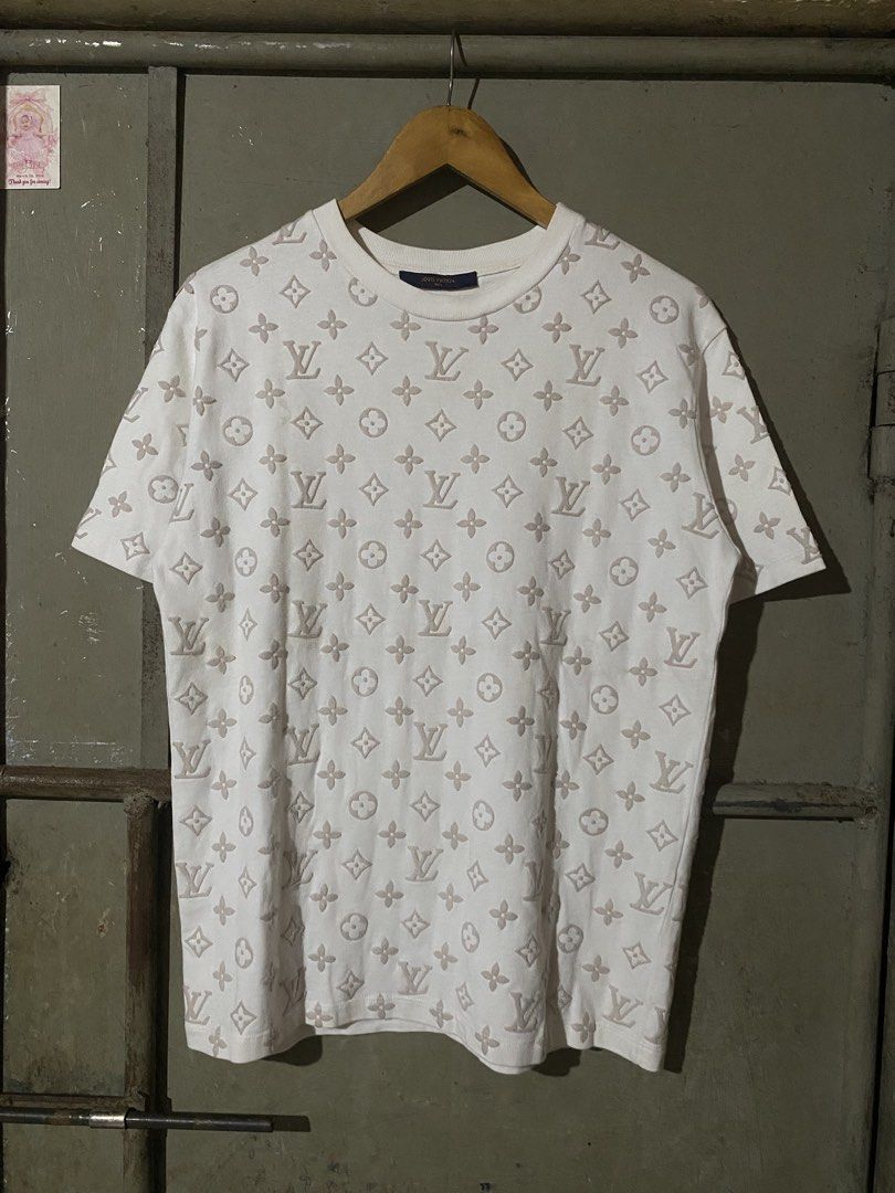 LOUIS VUITTON MONOGRAM SHIRT (Category: Luxury Apparel) located in Naga. Submitted by hubthrift2 (Listing ID 1470147741, Image 1). Description: Details and Measurements Length-27 Width-21 Like new condition No issue Color rate-10/10.