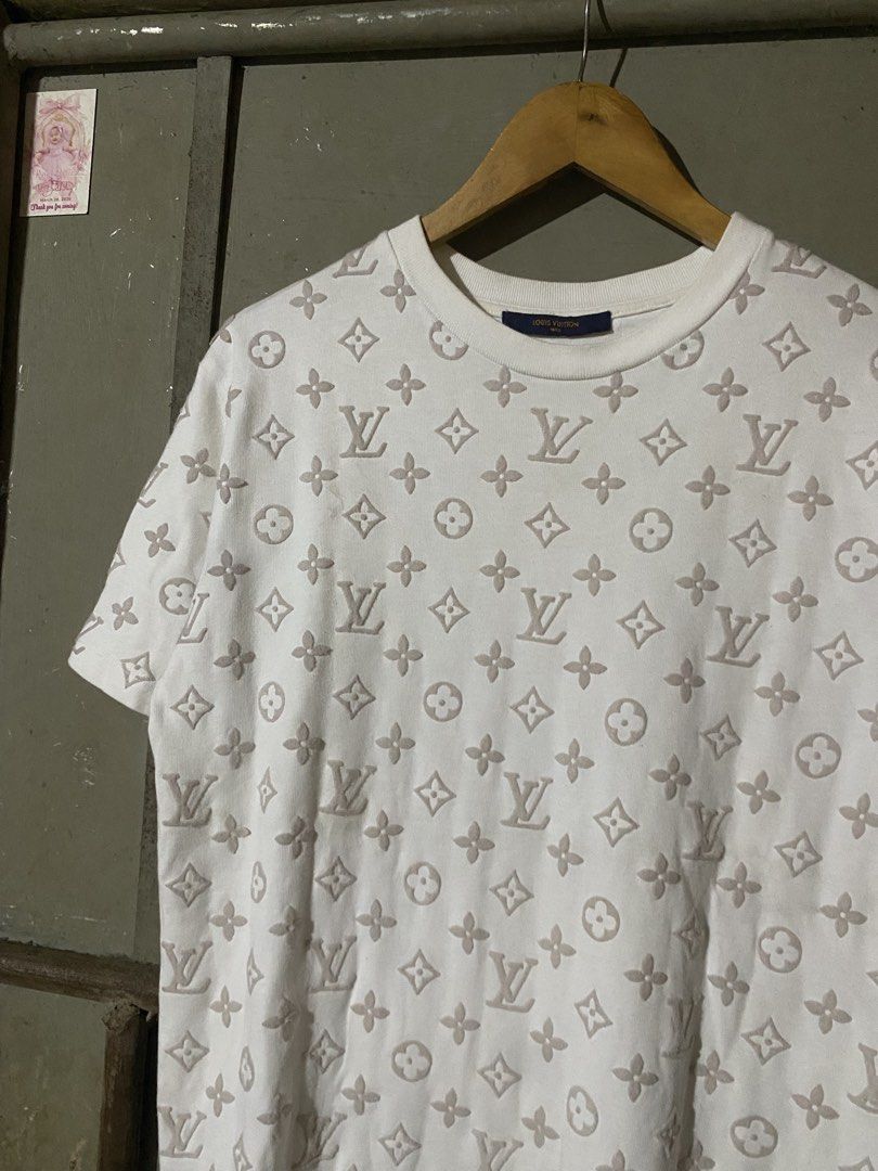 LOUIS VUITTON MONOGRAM SHIRT (Category: Luxury Apparel) located in Naga. Submitted by hubthrift2 (Listing ID 1470147741, Image 3). Description: Details and Measurements Length-27 Width-21 Like new condition No issue Color rate-10/10.