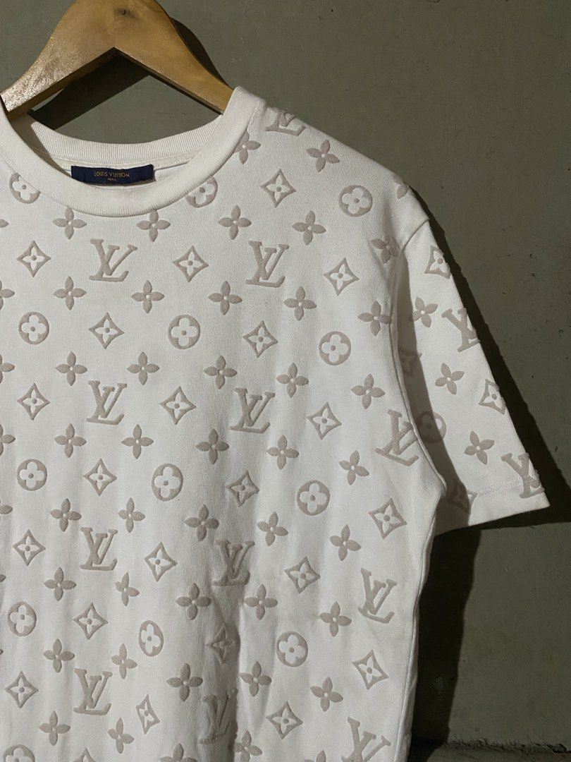 LOUIS VUITTON MONOGRAM SHIRT (Category: Luxury Apparel) located in Naga. Submitted by hubthrift2 (Listing ID 1470147741, Image 2). Description: Details and Measurements Length-27 Width-21 Like new condition No issue Color rate-10/10.