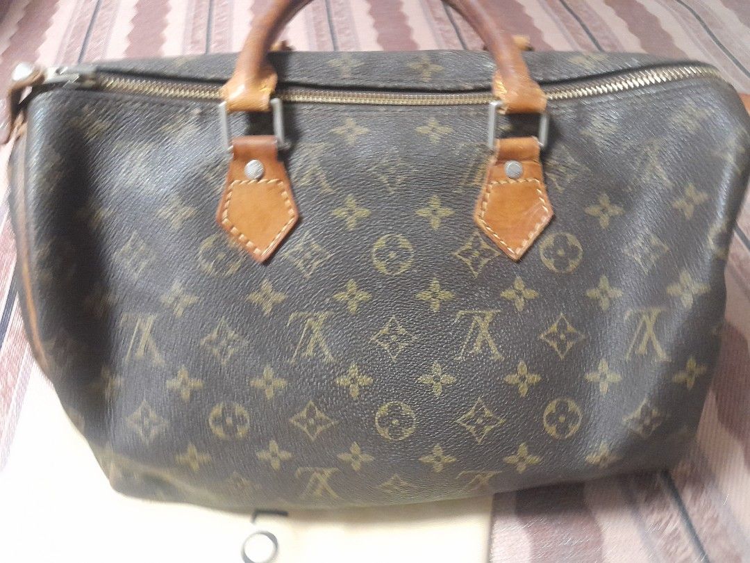 Louis Vuitton Monogram Speedy Handbag (Category: Luxury Bags & Wallets) located in Manila. Submitted by glengpascu18784 (Listing ID 1470301748, Image 3). Description: - Authentic Louis Vuitton monogram canvas handbag - Premium brown Vachetta leather handles and trim - Secure top zip closure with signature padlock on the side tab - Comfortable double rolled top handles - Spacious interior compartment, perfect for daily essentials - Includes origin