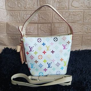 (Category: ) located in . Submitted by dione_closet503 (Listing ID 1470219144, Image 1). Description: .
