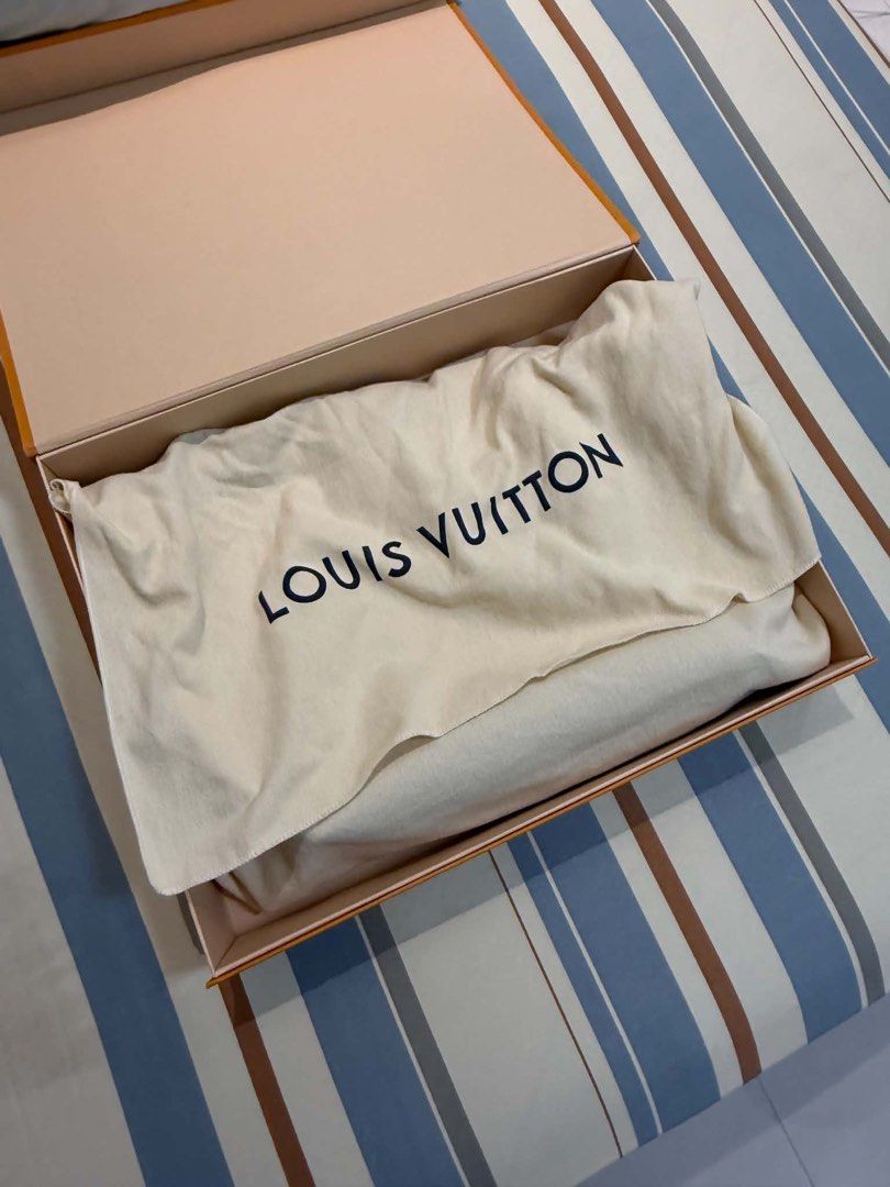 Louis Vuitton Neverfull Monogram Tote Bag with Pouch (Category: Luxury Bags & Wallets) located in Pateros City. Submitted by maurjss (Listing ID 1470298782, Image 2). Description: 65k 100% authentic Full Set w/ Box, Dust Bag and Scarf.