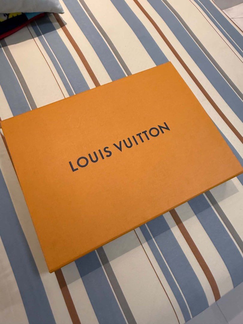 Louis Vuitton Neverfull Monogram Tote Bag with Pouch (Category: Luxury Bags & Wallets) located in Pateros City. Submitted by maurjss (Listing ID 1470298782, Image 3). Description: 65k 100% authentic Full Set w/ Box, Dust Bag and Scarf.