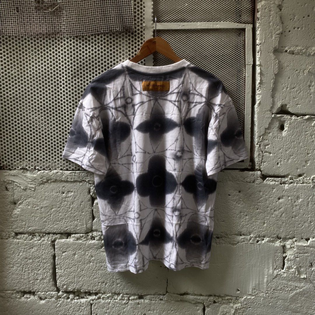 LOUIS VUITTON SHIBORI (Category: Tshirts & Polo Shirts ) located in Manila. Submitted by aym_fortunate (Listing ID 1470244280, Image 3). Description: EXCELLENT CONDITION. DIMES. WIDTH : 22 LENGTH : 27 SIZE : LARGE COLOR RATE / CONDITIN : 9/10 ISSUE : CUT WASHTAG NEGOTIABLE FOR SURE BUYER..