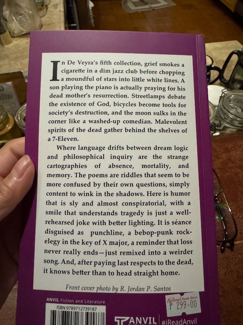 Lourd de Veyra: Pagpag (Category: Storybooks) located in Quezon City. Submitted by sarisbookshelf (Listing ID 1470192571, Image 2). Description: Read once MoP: Gcash, BPI MoD: SDD within Metro Manila, Lalamove, Ggx, J&T etc Loc: UP Village.