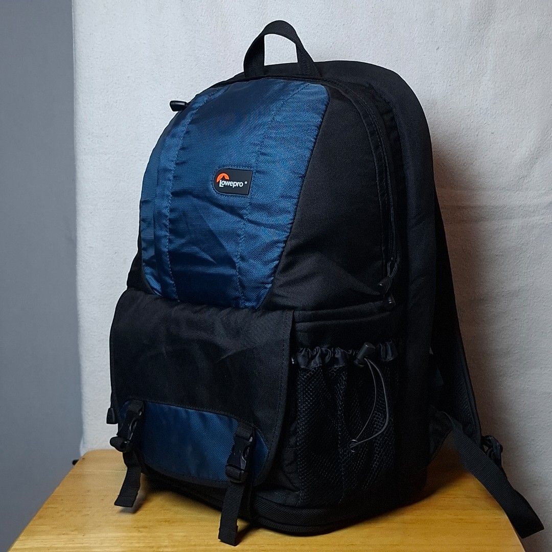 Lowepro Fastpack 250 Camera Backpack (Category: Camera Bags & Carriers) located in Baguio. Submitted by kathuu27 (Listing ID 1470239824, Image 2). Description: Lowepro Fastpack 250 Camera Bagpack No issue With dividers Baguio City Based (open for dropping/meet-up) Outside Baguio - Payment First Shipping +SF Courier: Jnt.