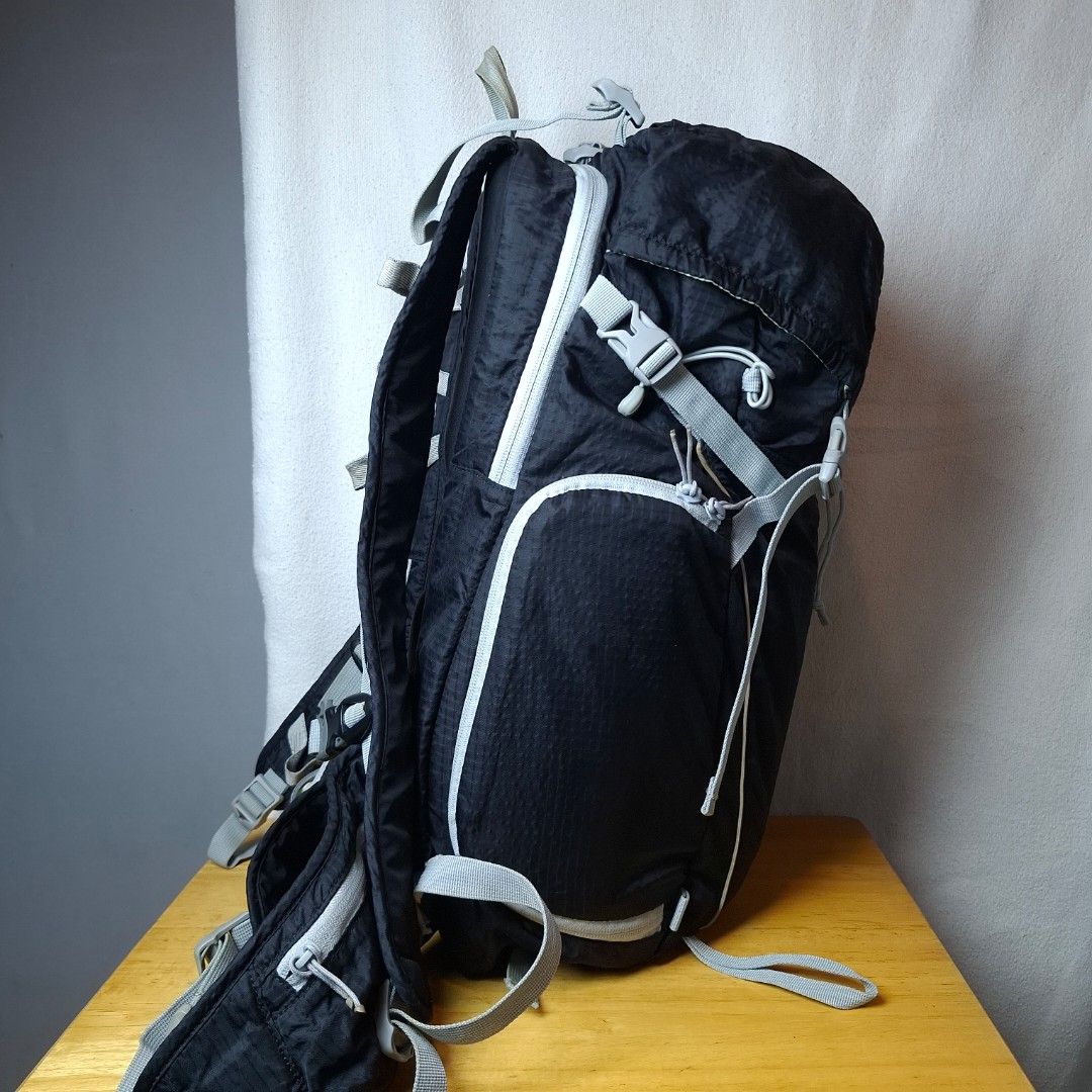Lowepro PhotoSport 200 AW Backpack - BLACK (Category: Camera Bags & Carriers) located in Baguio. Submitted by kathuu27 (Listing ID 1470240418, Image 3). Description: Lowepro Photo Sport 200 AW Backpack - BLACK Good condition With rain cover With dividers With pole/ tripod holder Baguio City Based (open for dropping/meet-up) Outside Baguio - Payment First Shipping +SF Courier: Jnt.