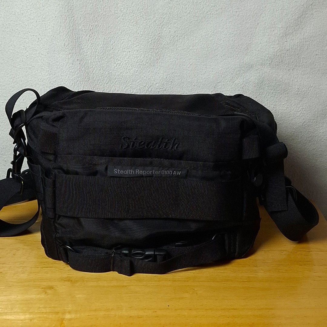 Lowepro Stealth Reporter D100 AW (Category: Camera Bags & Carriers) located in Baguio. Submitted by kathuu27 (Listing ID 1470295179, Image 2). Description: Lowepro Stealth Reporter D100 AW Fits a digital or film SLR camera body, 2 to 3 lenses, flash, and various photo accessories Includes Lowepro's built-in All Weather (AW) cover for protection against rain and dust 25 x 15.5 x 15cm Minimal sign of usage Not faded Baguio City Based (open for drop