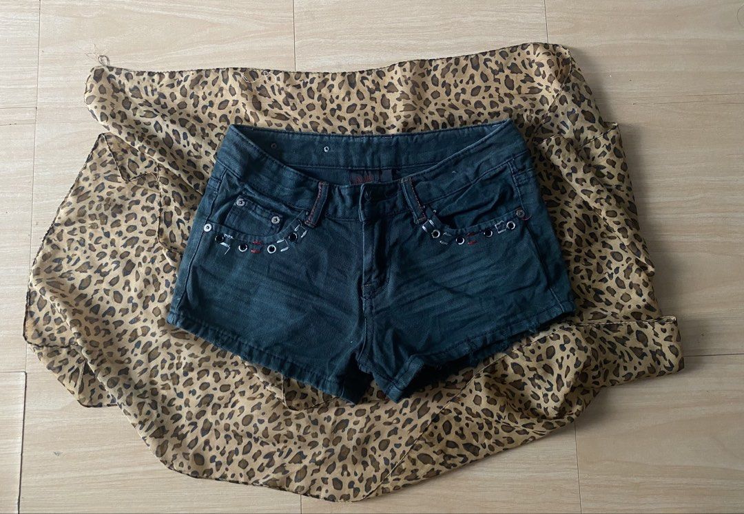 low-rise denim shorts (Category: Shorts) located in Manila. Submitted by lavernsloop (Listing ID 1470175858, Image 1). Description: size 27 | low rise hard denim | lenght 7 📩DM FOR MORE DEETS.