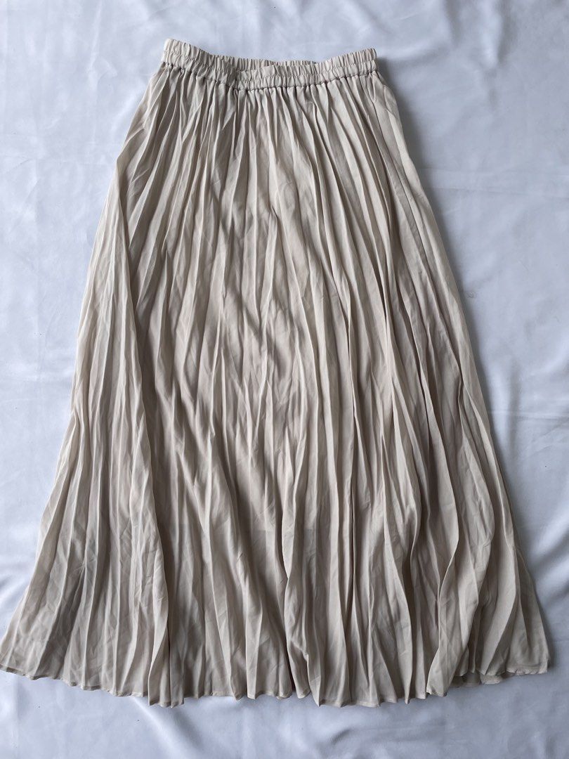 Lowrys Farm Long Pleated Skirt (Category: Skirts) located in Subic. Submitted by sleevesandbottoms (Listing ID 1470317235, Image 2). Description: Lowrys Farm Long Pleated Skirt ₱350 plus shipping fee Beige | Free Size 🚚J&T Olongapo City.