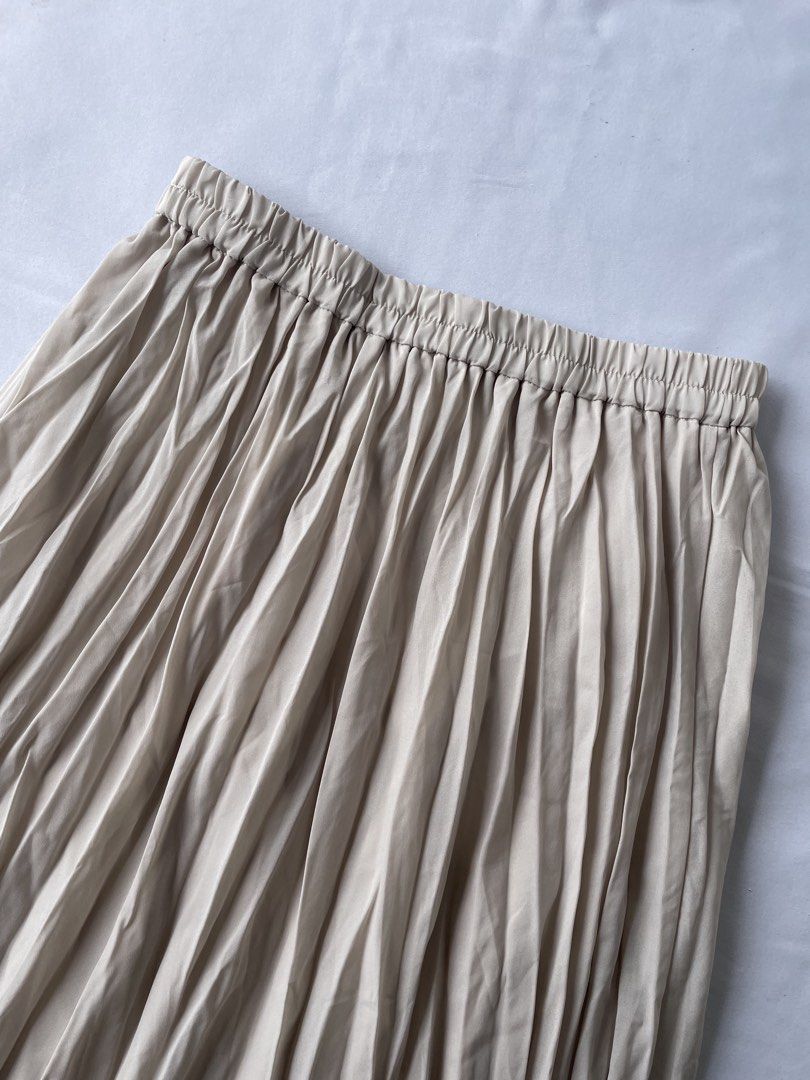 Lowrys Farm Long Pleated Skirt (Category: Skirts) located in Subic. Submitted by sleevesandbottoms (Listing ID 1470317235, Image 1). Description: Lowrys Farm Long Pleated Skirt ₱350 plus shipping fee Beige | Free Size 🚚J&T Olongapo City.