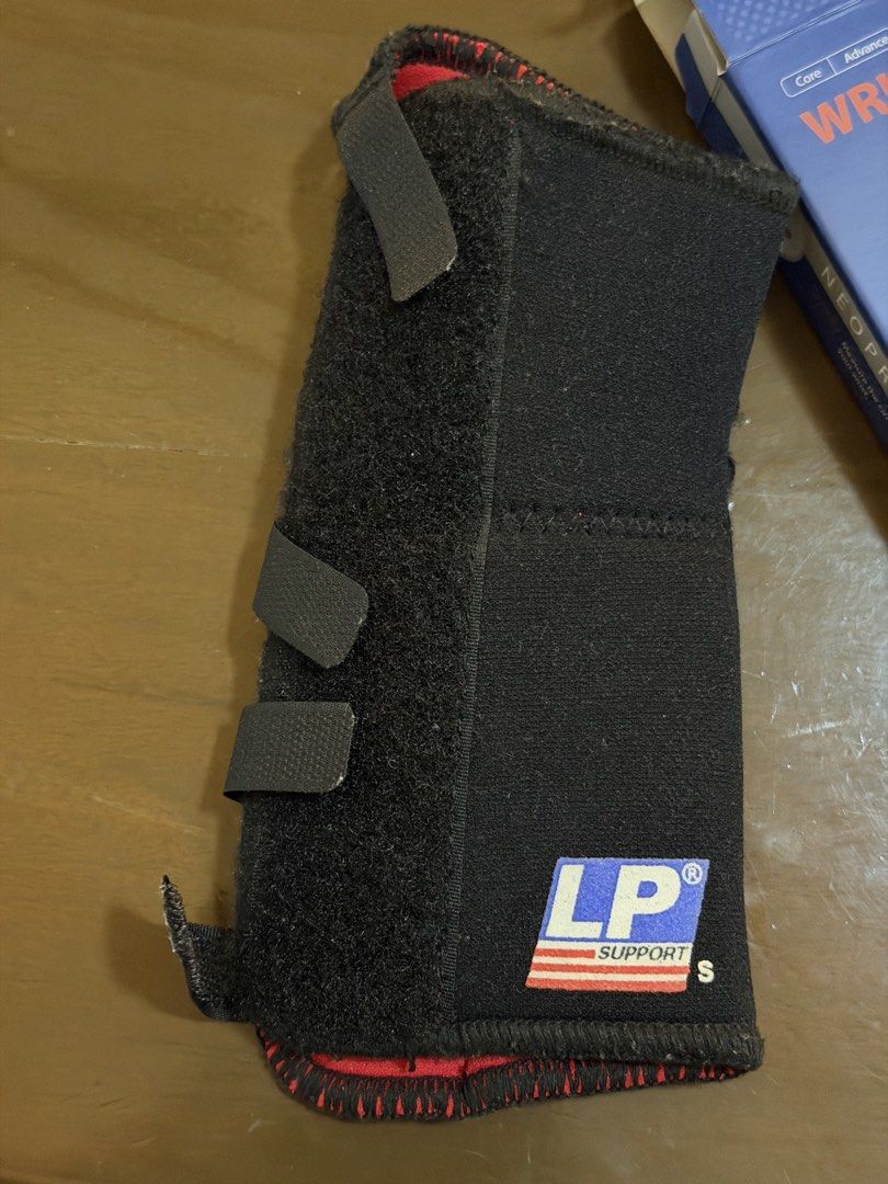 LP Support Wrist Splint 725 Size S (Category: Braces, Support & Protection) located in Taguig. Submitted by enabee (Listing ID 1470271847, Image 1). Description: - Brand: LP Support Wrist Splint 725 - Size: Small - Color: Black exterior with vibrant red interior - Support: Rigid metal stay insert for effective wrist immobilization - Fit: Adjustable hook-and-loop straps for a secure, custom fit - Ideal For: Carpal tunnel syndrome, weak wrists, and