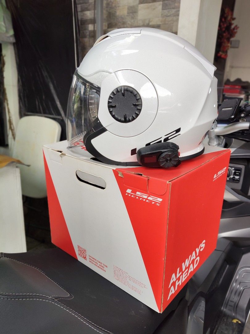 LS2 Verso Mono Gloss White Helmet Size XXL (Category: Other Motorcycles Parts and Accessories) located in Makati City. Submitted by joel_888 (Listing ID 1470165763, Image 3). Description: - Model: LS2 Verso Open-Face Helmet (Mono Gloss White) - Size: XXL - Visors: Clear outer visor + internal drop-down sun visor - Condition: Clean, intact interior padding with quick-release buckle - Inclusions: Original red and white box - Extras: GoPro mount on 