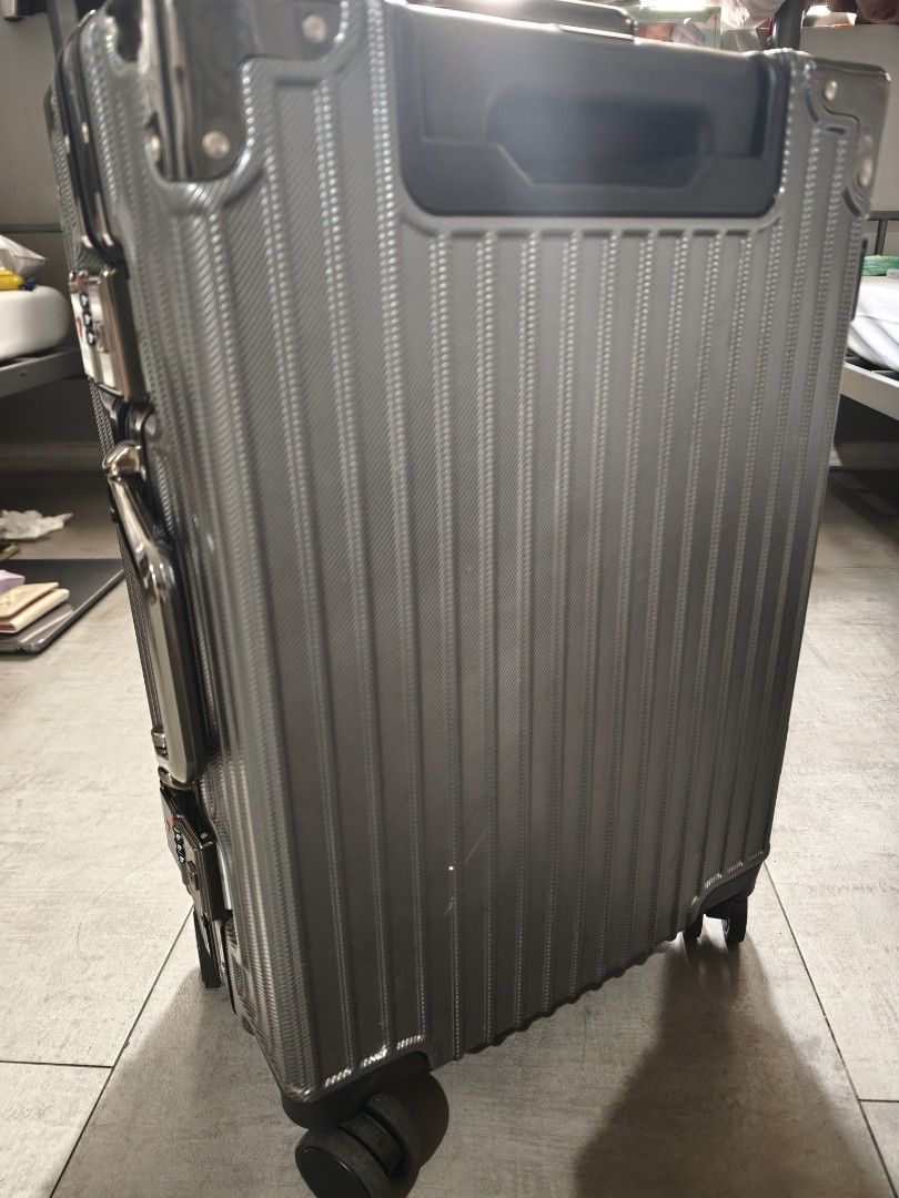 Luggage (Category: Luggage) located in Makati City. Submitted by wildwolf.00487d (Listing ID 1470232938, Image 3). Description: Rush selling my 20-inch frame lock carry-on suitcase. Condition is like new! Super sturdy aluminum frame lock (no zippers) Smooth 360 spinner wheels 📍 Pick-up: Pick-up at my location / Meetup at lobby/entrance. 💵 Payment: CASH ONLY upon pick-up. PM if you can pick up today! First come, first served..