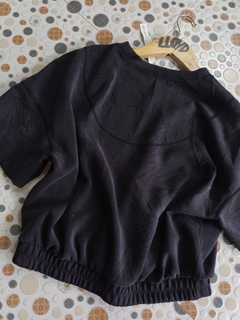 Lululemon (Category: Activewear) located in Manila. Submitted by chavez_lloyd (Listing ID 1470345177, Image 3). Description: Lululemon dot: 8 no issue location negross occidental.