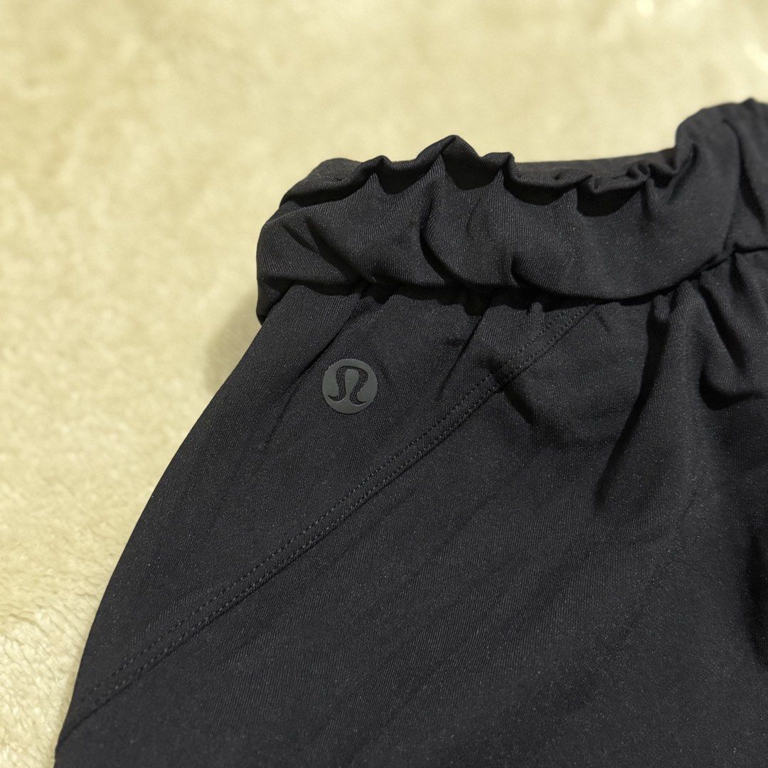 Lululemon Black Jogger Pants – Dot 2 (Category: Activewear) located in Pasay City. Submitted by bellita_05 (Listing ID 1470264645, Image 1). Description: .