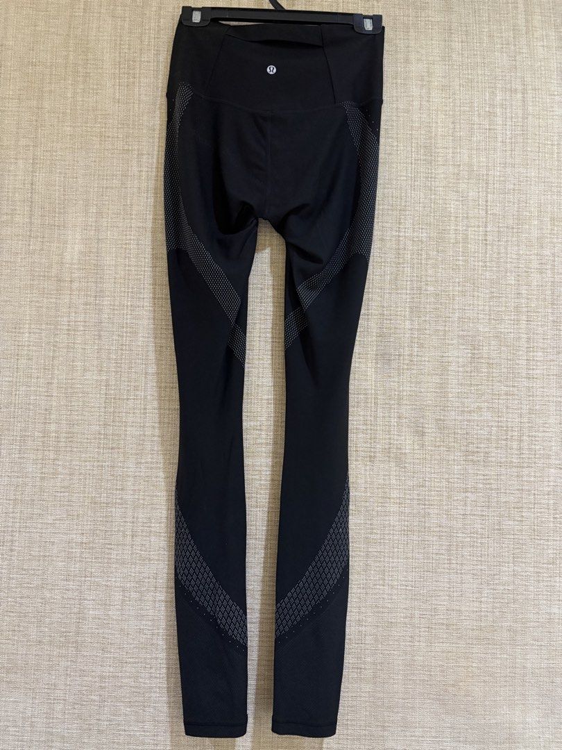 Lululemon Black Leggings (Category: Activewear) located in Muntinlupa City. Submitted by jane226ph (Listing ID 1470294616, Image 2). Description: Original Lululemon Classic Black Size 6 High rise waist Purchased in store Sold as is .