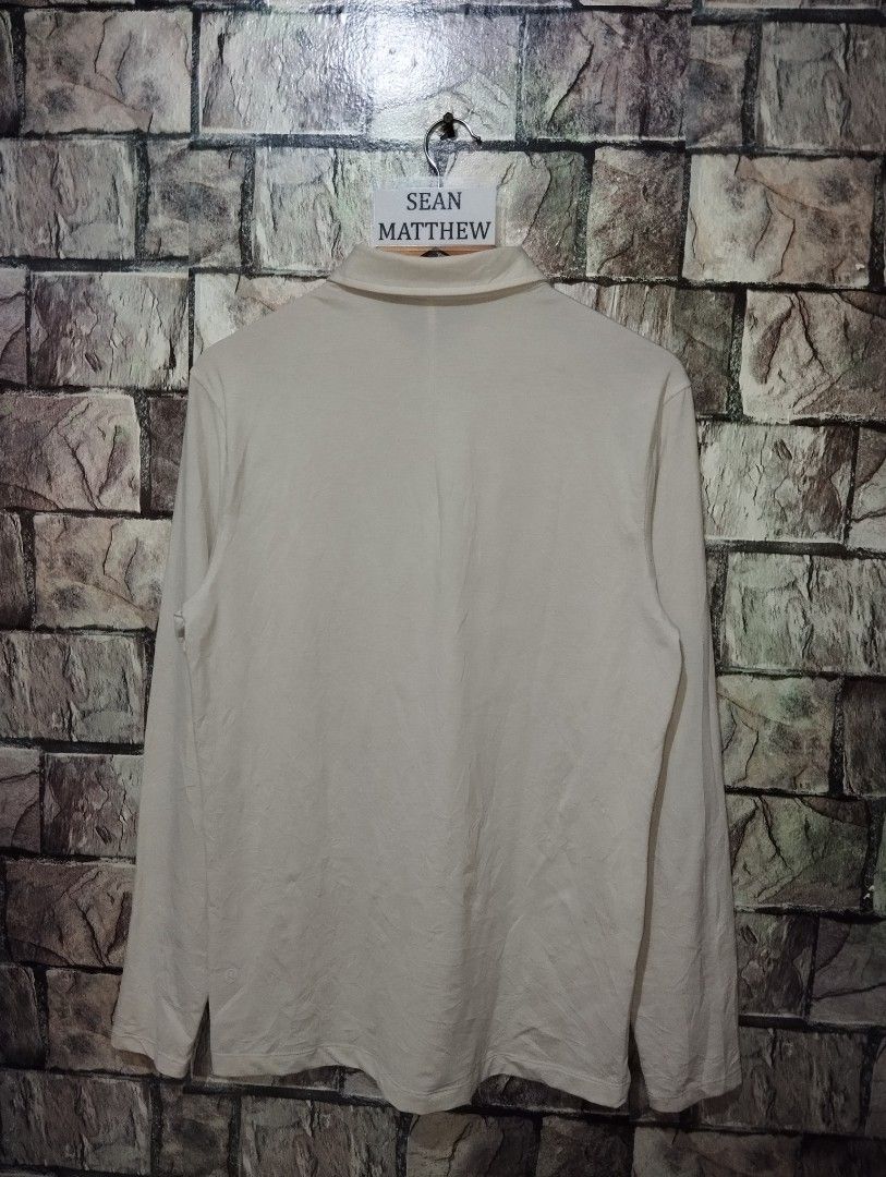 Lululemon Evolution Long Sleeve Polo (Category: Tshirts & Polo Shirts ) located in Los Banos. Submitted by streetthrift_ph (Listing ID 1470314477, Image 2). Description: Lululemon Evolution Long Sleeve Polo Color : Parang cream or off-white Missing maintag Size Medium Width: 19.5 inches Length: Front 27.5 inches /Back 28 inches Excellent condition *Meron siyang maliit na repaired loose stitch sa may loob check last photo (Barely noticeable) Price