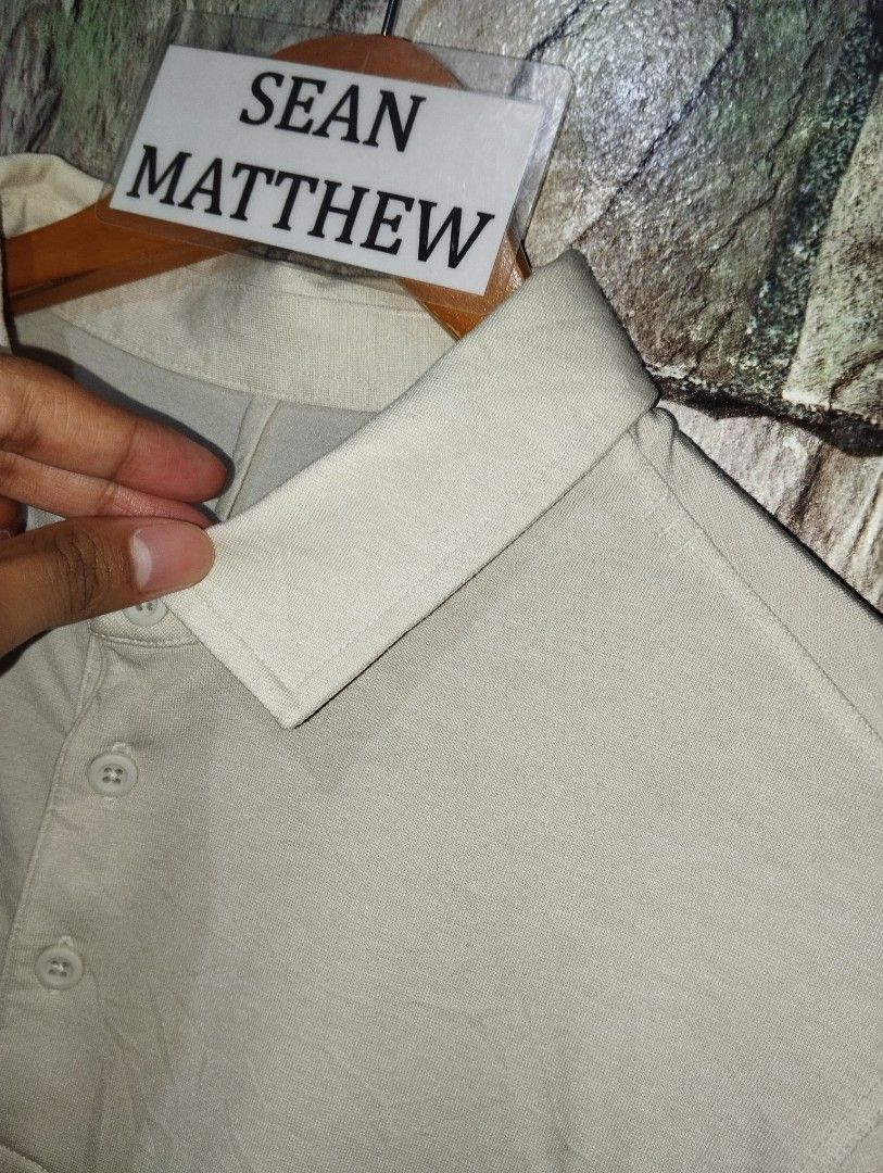Lululemon Evolution Long Sleeve Polo (Category: Tshirts & Polo Shirts ) located in Los Banos. Submitted by streetthrift_ph (Listing ID 1470314477, Image 3). Description: Lululemon Evolution Long Sleeve Polo Color : Parang cream or off-white Missing maintag Size Medium Width: 19.5 inches Length: Front 27.5 inches /Back 28 inches Excellent condition *Meron siyang maliit na repaired loose stitch sa may loob check last photo (Barely noticeable) Price