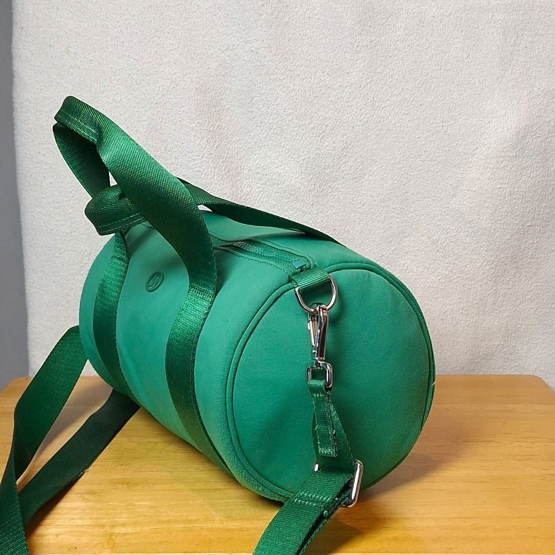 Lululemon Knit Nylon Mini Duffle Bag (Category: Cross-body Bags) located in Baguio. Submitted by kathuu27 (Listing ID 1470218396, Image 3). Description: Lululemon Knit Nylon Mini Duffle Bag 5L 25cm x 16cm x 16cm Issue: Lints / Color stain (check pics/video) Baguio City Based (open for dropping/meet-up) Outside Baguio - Payment First Shipping +SF Courier: Jnt.