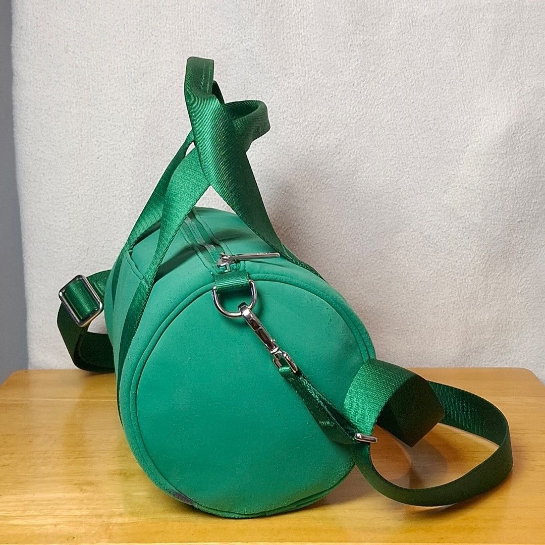Lululemon Knit Nylon Mini Duffle Bag (Category: Cross-body Bags) located in Baguio. Submitted by kathuu27 (Listing ID 1470218396, Image 2). Description: Lululemon Knit Nylon Mini Duffle Bag 5L 25cm x 16cm x 16cm Issue: Lints / Color stain (check pics/video) Baguio City Based (open for dropping/meet-up) Outside Baguio - Payment First Shipping +SF Courier: Jnt.