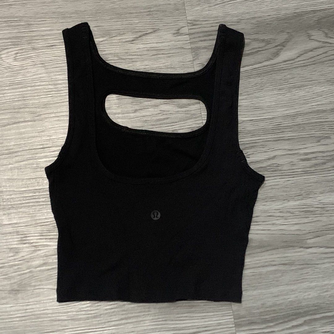 Lululemon LA Front Cut-Out Crop Tank (Category: Activewear) located in Los Banos. Submitted by darl.shop (Listing ID 1470265120, Image 3). Description: Cut tag Extra small- Small.