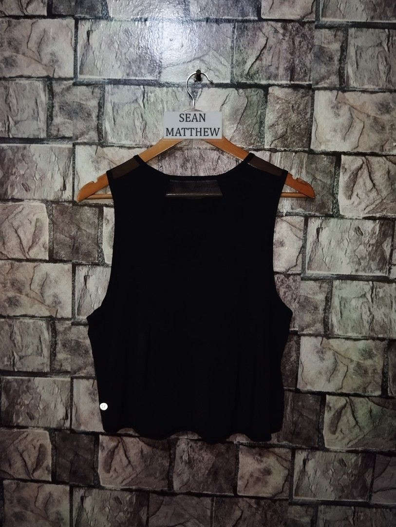 Lululemon Sculpt Cropped Tank Top (Category: Activewear) located in Los Banos. Submitted by streetthrift_ph (Listing ID 1470315046, Image 3). Description: Lululemon Sculpt Cropped Tank Top (Reflective) Width : 20 inches Length : 20 inches Excellent condition Price : 1680 only Free Shipping! Payment first ✅ Mop : Gcash only Courier : J&T Express 📍 Los Baños Laguna Thanks!.