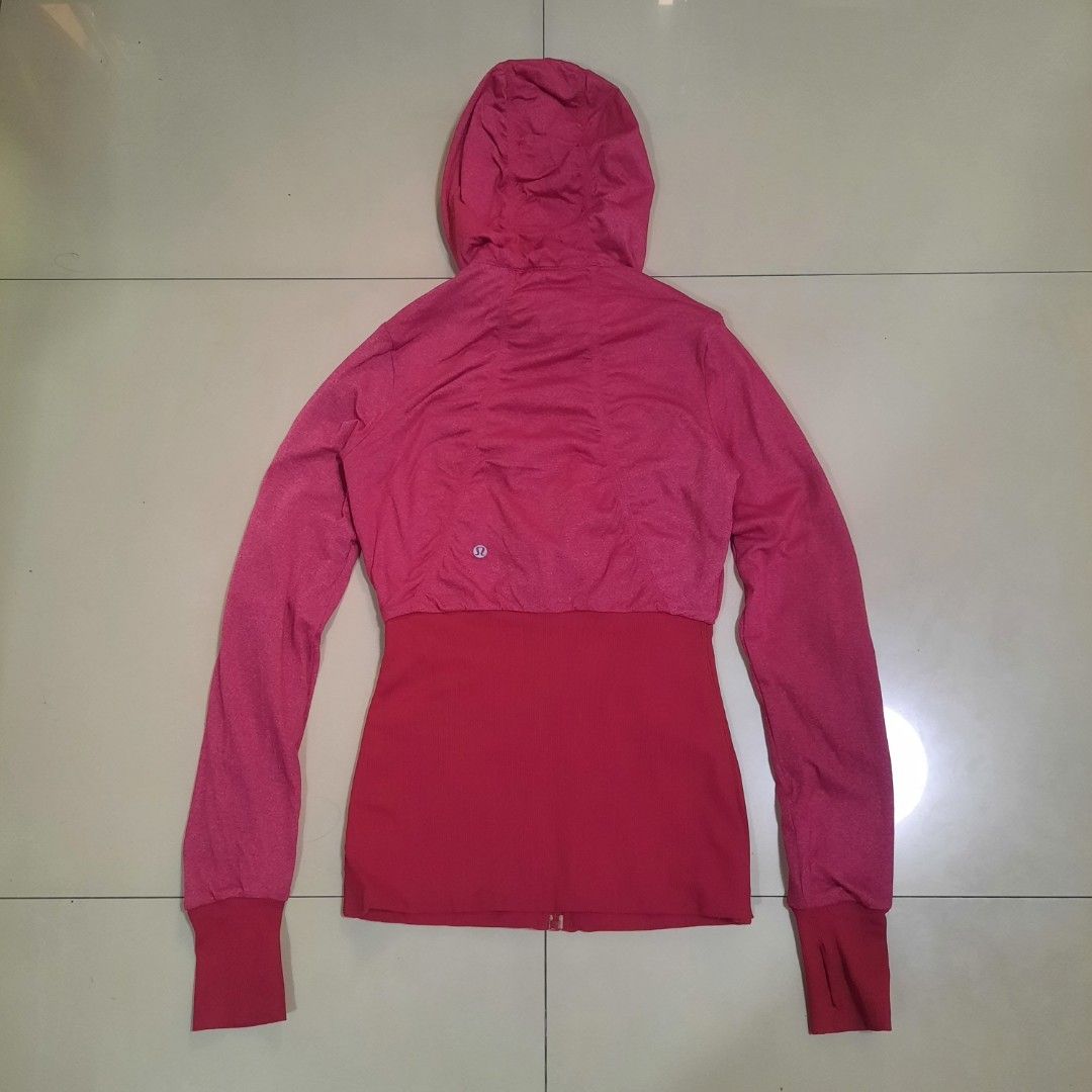Lululemon Studio Reversible Jacket (Category: Coats, Jackets and Outerwear) located in Cebu City. Submitted by archivalia.me (Listing ID 1470262652, Image 3). Description: Lululemon Studio Reversible Jacket Dot 4 best fits Small Width 15 Length 22 Sleeve 27 Good as New No Issue Price dm + sf Loc: Cebu City.