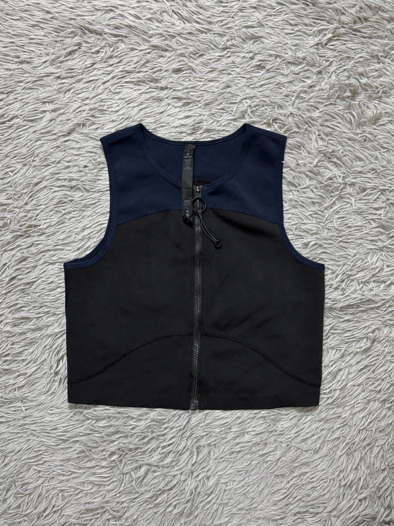 Lululemon Tank Top (Category: Activewear) located in Dipolog. Submitted by krstnagnis98 (Listing ID 1470347435, Image 3). Description: Lululemon Tank Top Dot 6 Med Authentic Good as new .
