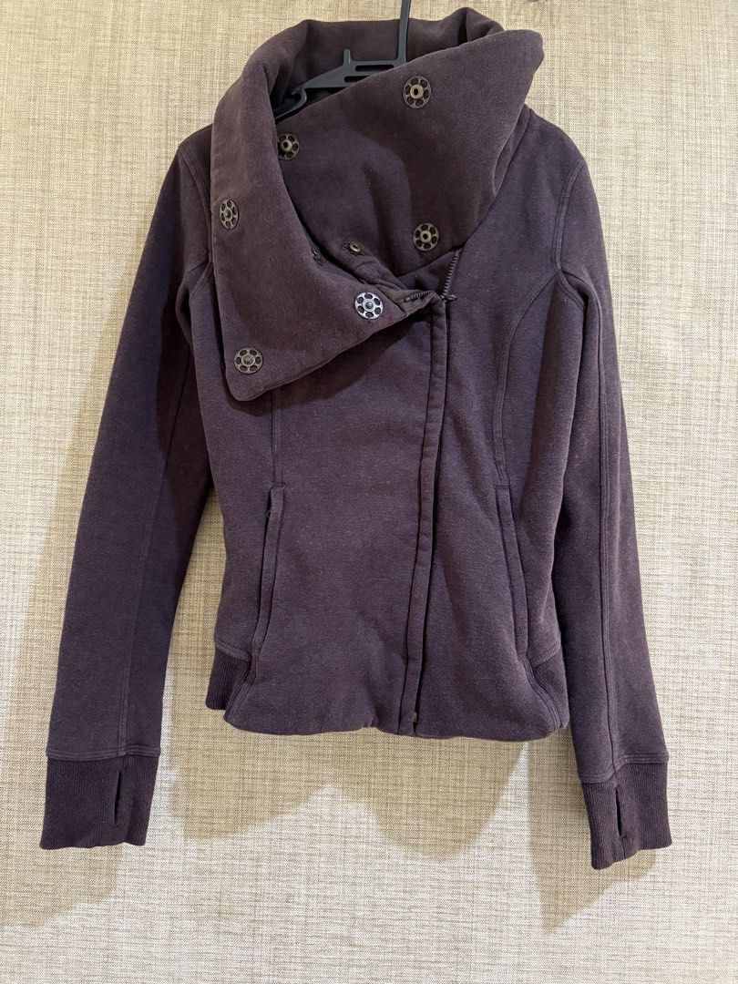 Lululemon Zip Jacket (Category: Coats, Jackets and Outerwear) located in Muntinlupa City. Submitted by jane226ph (Listing ID 1470136840, Image 2). Description: Original / Authentic Lululemon Jacket Size US 2-4 Thick, cozy knit Asymmetrical front zipper with a large draped collar and decorative metal buttons Great layering piece for cooler weather Kept in prolonged storage hence storage related marks are present. Purchased in the USA Sold as-is.