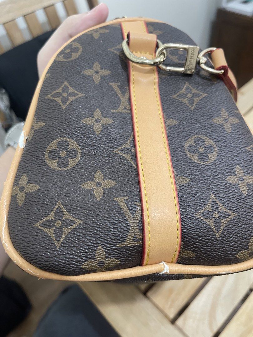 LV Bag - Check Photos (Category: Shoulder Bags) located in Mandaluyong City. Submitted by ryh-bns-mn (Listing ID 1470213834, Image 2). Description: ⚠️ ISSSUES - Slight chipping (RFS :DECLUTTERING) 💵 PRICE - SLIGHT NEGO 📍LOCATION - BONI MANDALUYONG 🚚 PICKUP - VIA LALAMOVE OR SIMILAR (Buyer Booking).