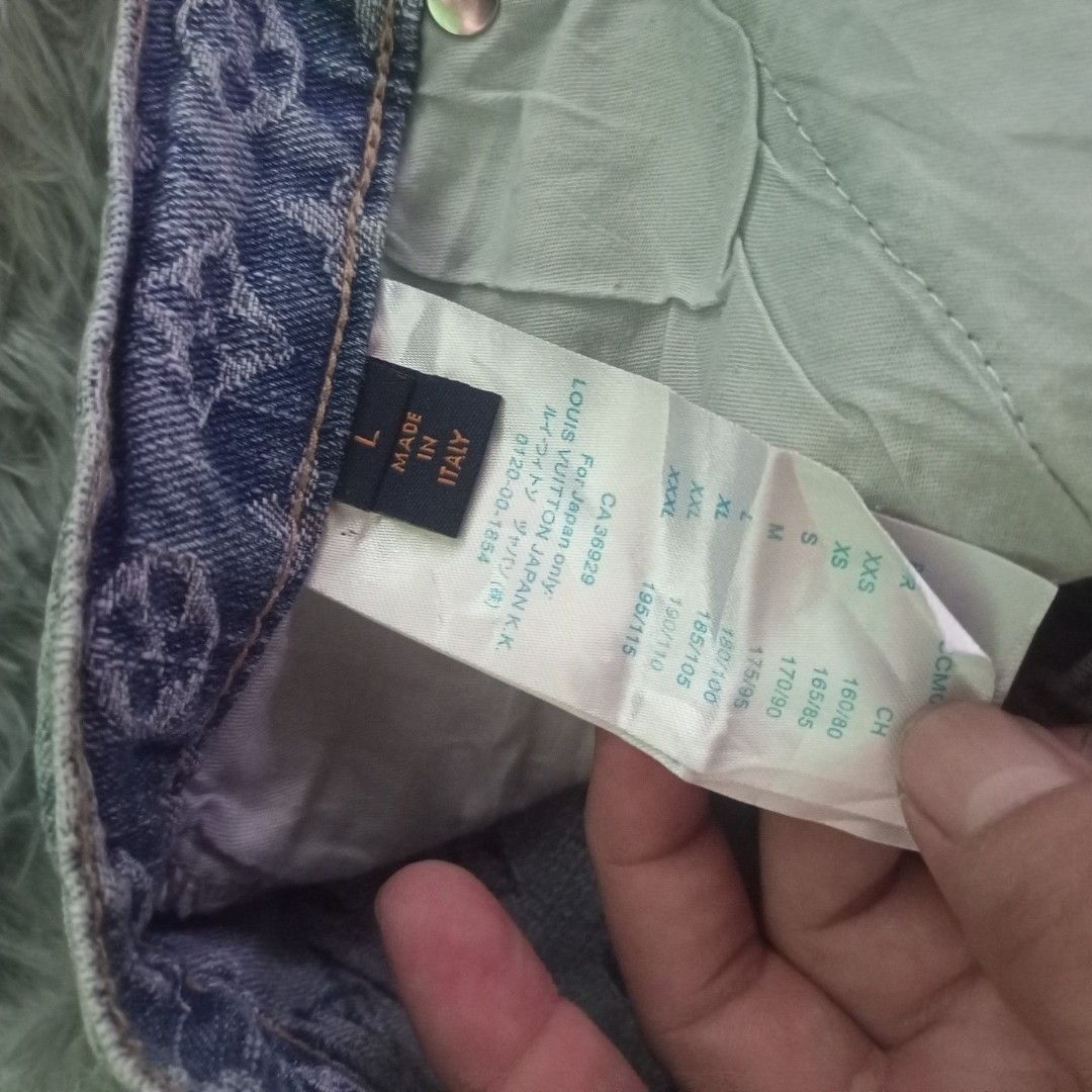 LV jords w34 L21 (Category: Activewear) located in Cebu City. Submitted by sukitriftshop474747 (Listing ID 1470153227, Image 3). Description: Excellent condition No issue W34 L21 Colorate 9.5/10 Off/legit.