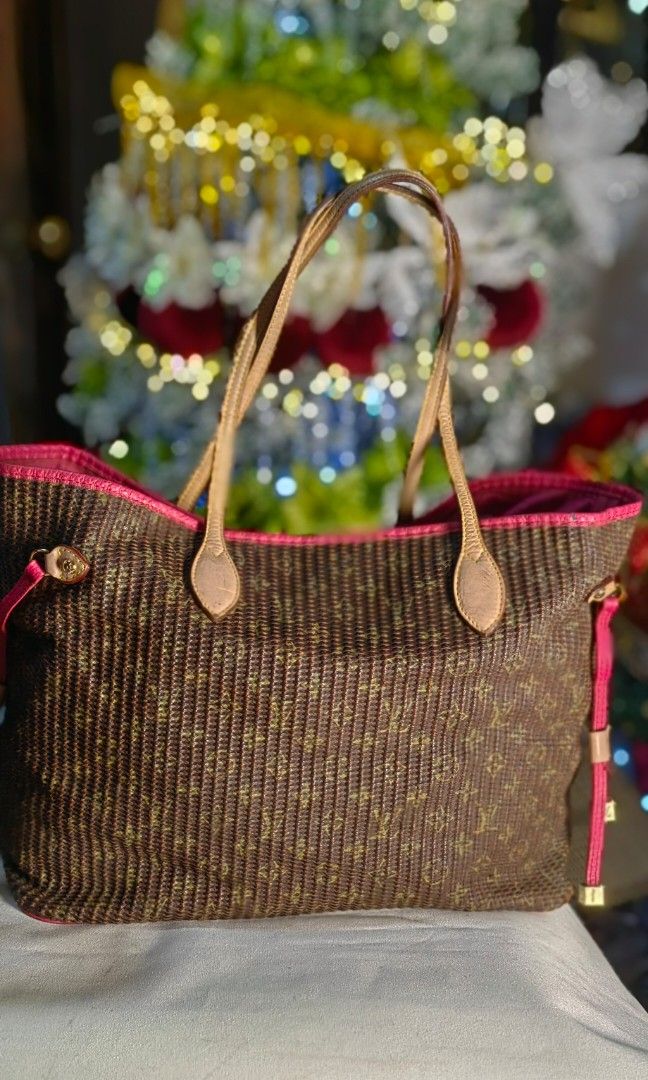 Lv Neverfull GM SIZE (Category: Tote Bags) located in Bacolod City. Submitted by darriebags88 (Listing ID 1470150199, Image 2). Description: rare limited edition coded genuine leather.