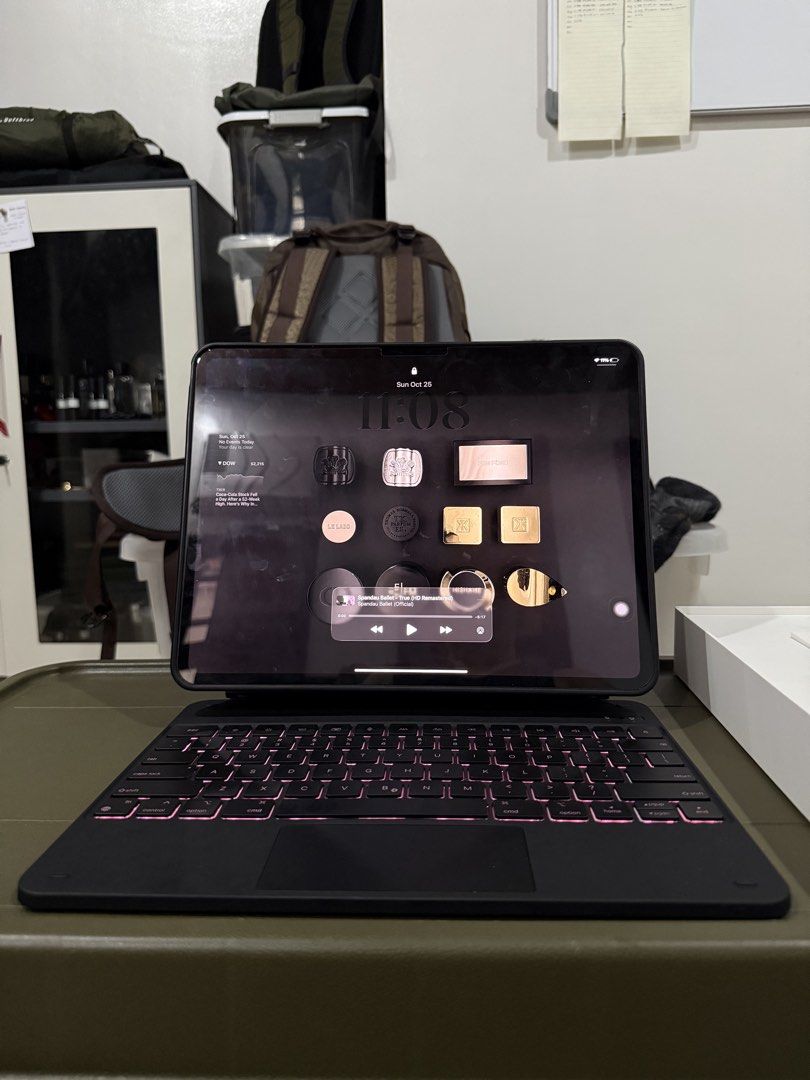 M4 Ipad Pro 13-Inch 512gb Wifi + Cellular (Category: iPad) located in Manila. Submitted by Popeyes (Listing ID 1470177302, Image 1). Description: M4 iPad Pro 13 inch 512GB Black Wi-Fi + Cellular DOP: Sept 23 2024 with Receipt Display glass is excellent, no scratches. In case since bought. Please see photos for the actual item condition. Comes with unit, original box, original charging brick, ESR Magnetic Keyboard ($134.99) NO Type-C Cable. 274 cy