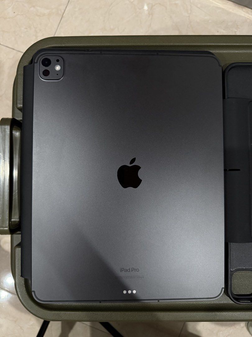 M4 Ipad Pro 13-Inch 512gb Wifi + Cellular (Category: iPad) located in Manila. Submitted by Popeyes (Listing ID 1470177302, Image 3). Description: M4 iPad Pro 13 inch 512GB Black Wi-Fi + Cellular DOP: Sept 23 2024 with Receipt Display glass is excellent, no scratches. In case since bought. Please see photos for the actual item condition. Comes with unit, original box, original charging brick, ESR Magnetic Keyboard ($134.99) NO Type-C Cable. 274 cy