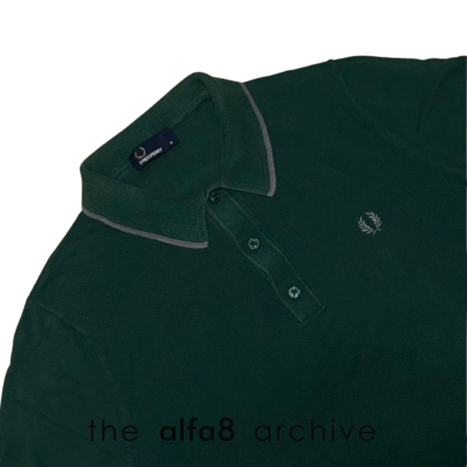 [M] FRED PERRY | Authentic Green Knit Polo Shirt (Category: Tshirts & Polo Shirts ) located in Imus. Submitted by thealfa8archive (Listing ID 1465747250, Image 2). Description: Flaw Note: has faint discoloration.