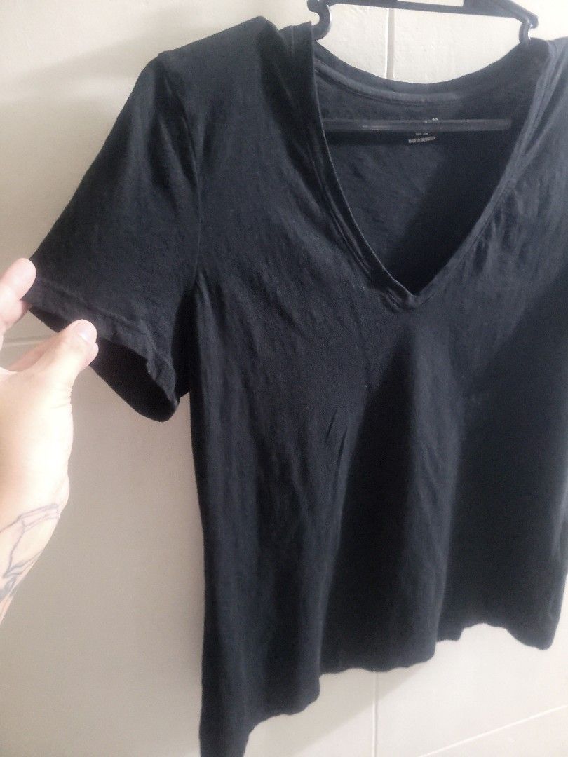 Madewell Top (Category: Shirts) located in Los Banos. Submitted by lopecruz (Listing ID 1470273425, Image 3). Description: 19" armpit laid flat 23"length S-M like new.