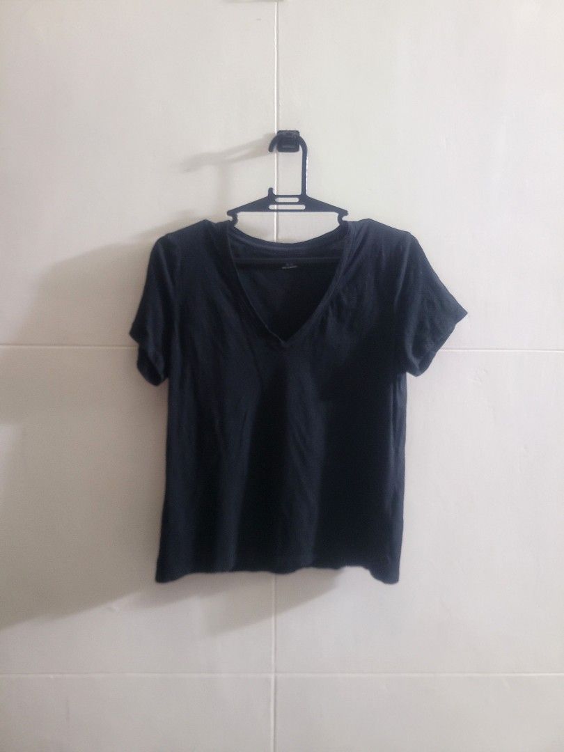 Madewell Top (Category: Shirts) located in Los Banos. Submitted by lopecruz (Listing ID 1470273425, Image 2). Description: 19" armpit laid flat 23"length S-M like new.